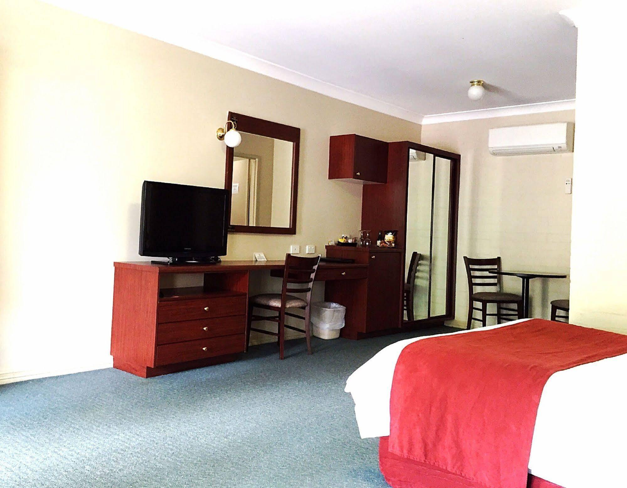 Town Square Motel ออเรนจ์ ภายนอก รูปภาพ